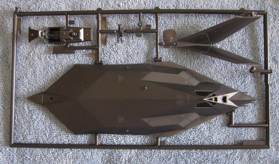 Kitech F-117A Nighthawk Plastic Model Kit 1:72 Scale Sealed 